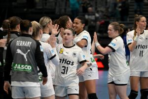 Angst vor Blutflecken: Handballerinnen wollen dunkle Hosen