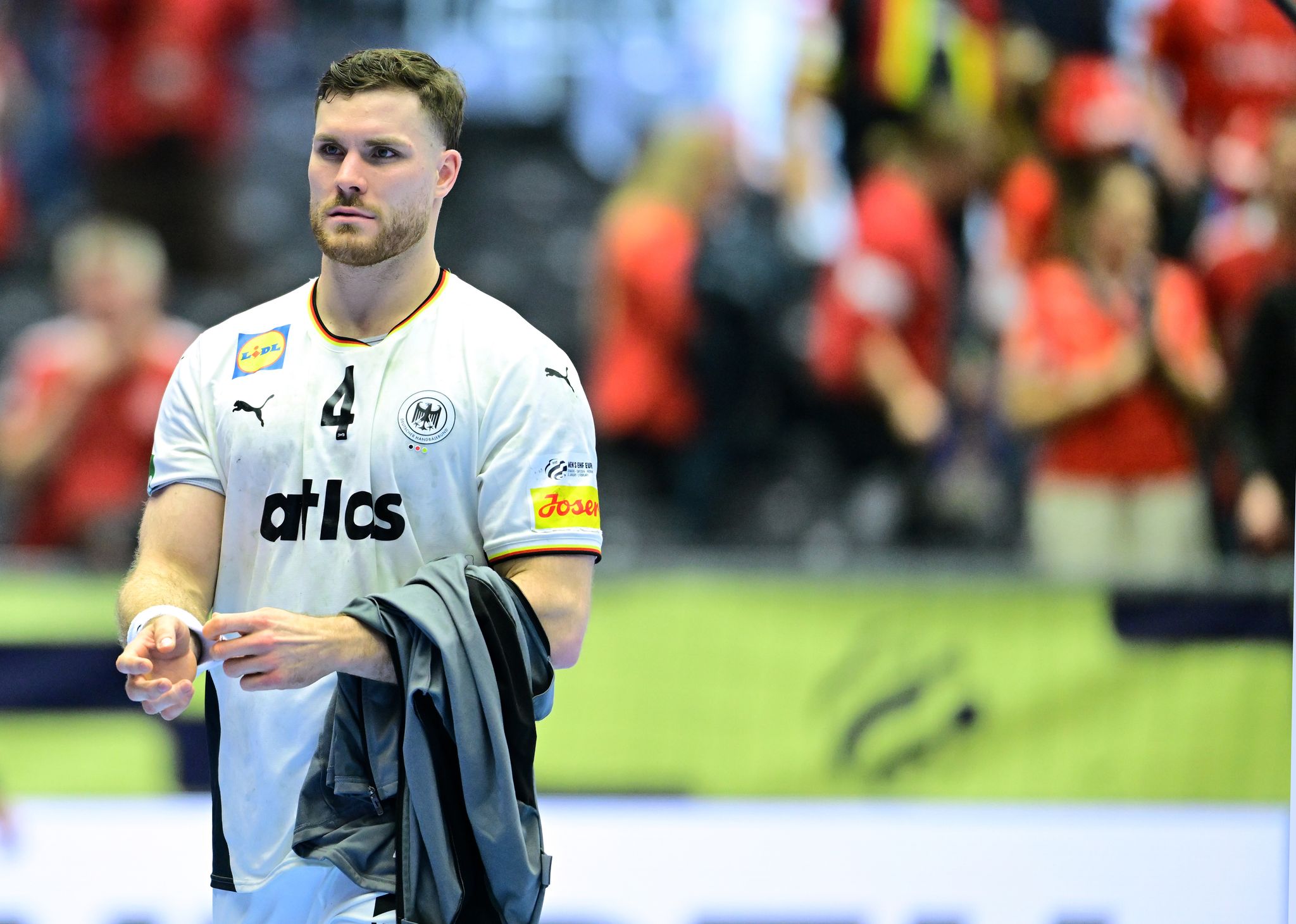 Keine Sperre für Kapitän – Gislason schimpft über Rote Karte